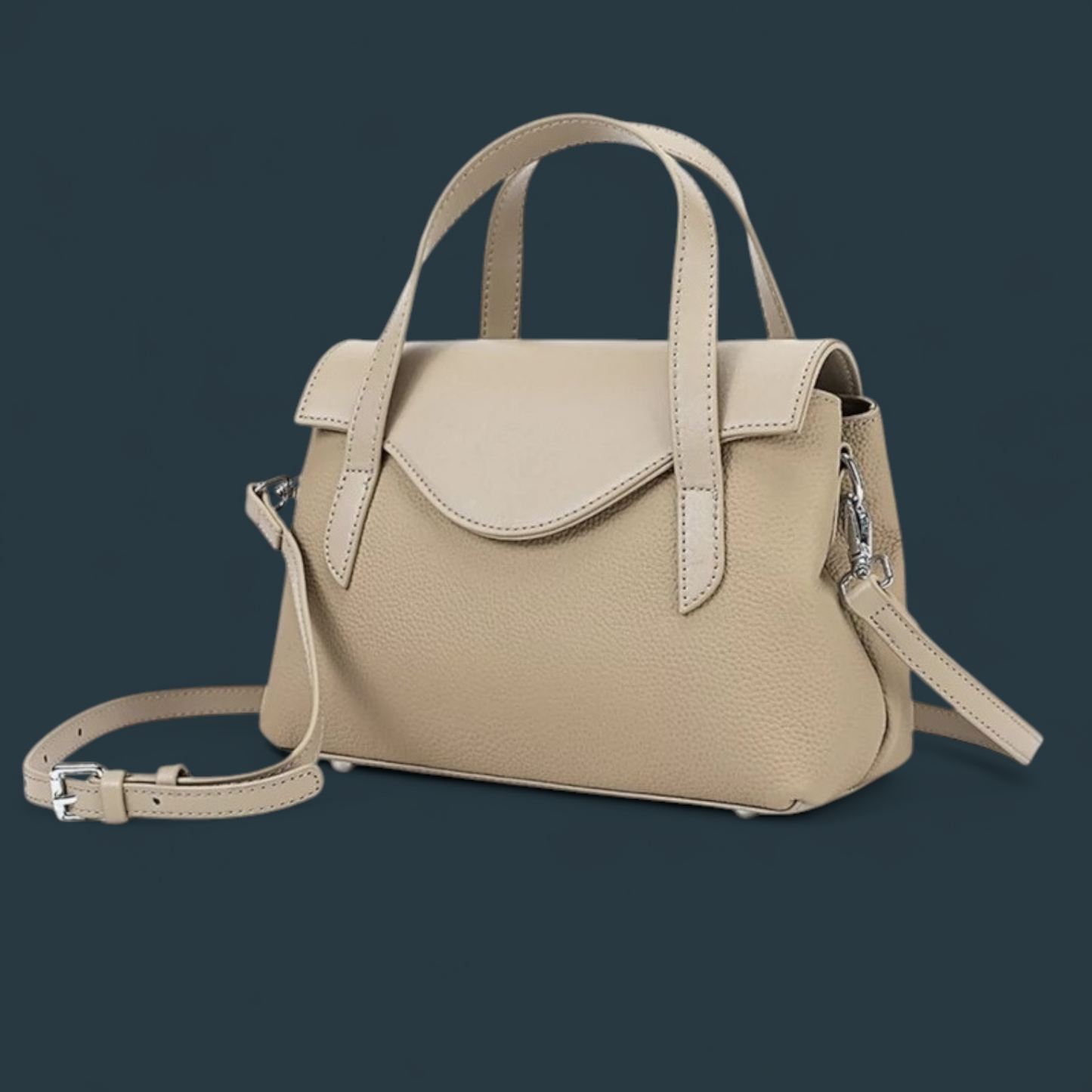 Geanta dama din piele naturala, Lucmark, compartimentare eficienta, design elegant, versatila, curele reglabile si detasabile, dimensiuni 25.5 x 11 x 17 cm, culoare – cafea cu lapte