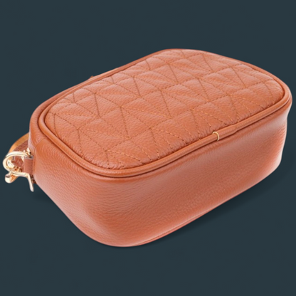 Geanta dama din piele naturala, Lucmark, practica, versatila, design modern, dimensiuni 20 x 7.5 x 14 cm, maro