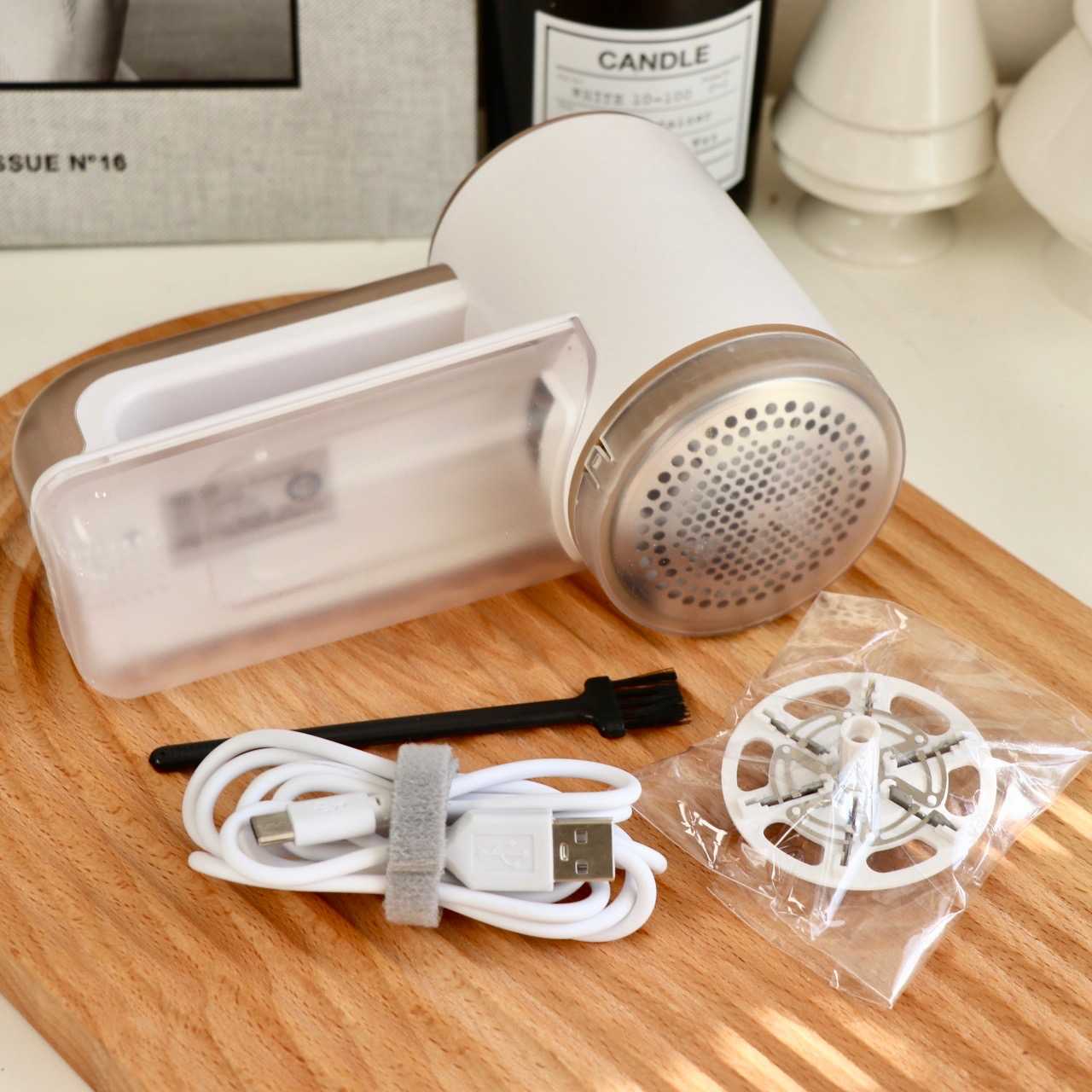 Aparat electric pentru indepartarea scamelor, Lucmark, Model B7, Acumulator, Portabil, Baterie 2000 mAh, 6000-8000 rot/min, Alb-Aur roz