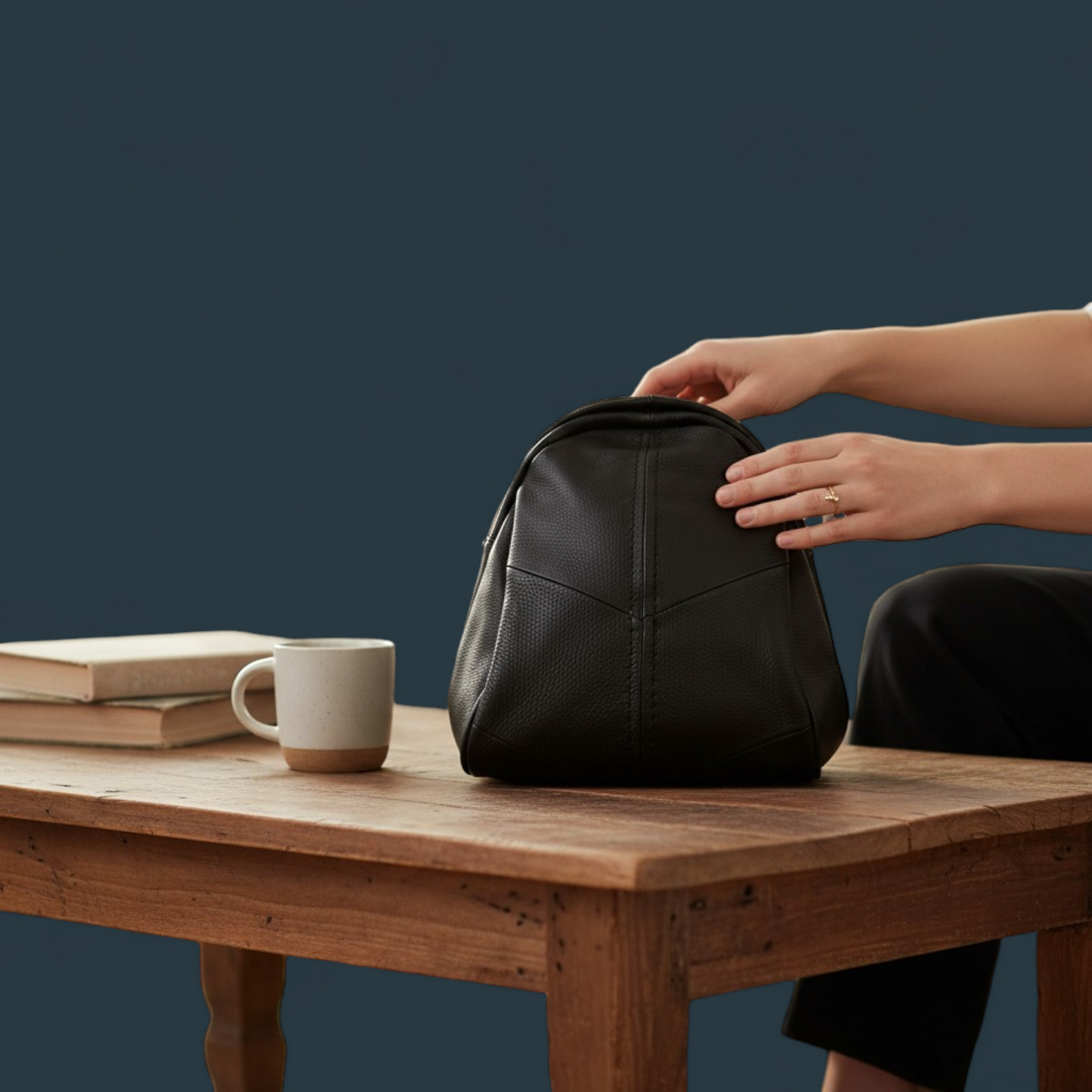 Geanta dama tip rucasc, Lucmark, piele naturala, design minimalist, compartimentare eficienta, dimensiuni 29,5 x 15 x 23,5 cm, negru