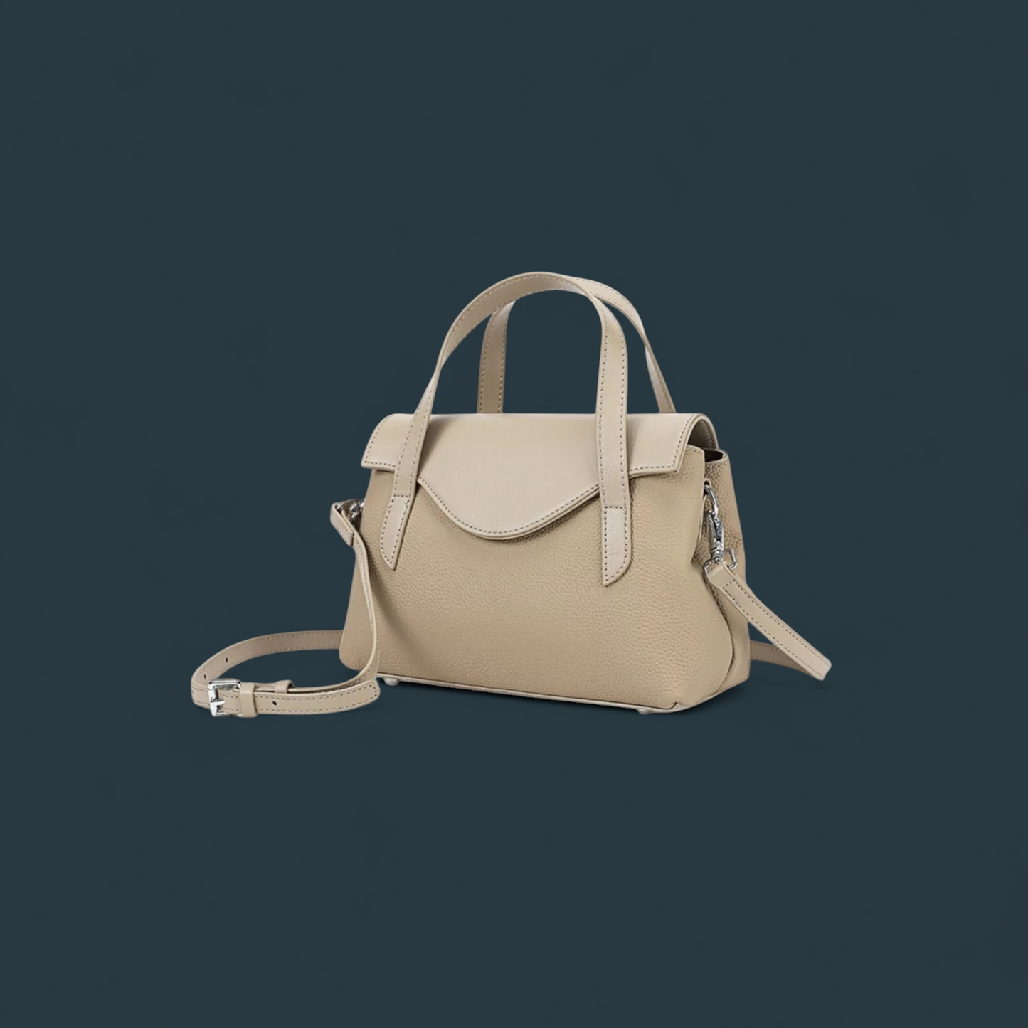 Geanta dama din piele naturala, Lucmark, compartimentare eficienta, design elegant, versatila, curele reglabile si detasabile, dimensiuni 25.5 x 11 x 17 cm, culoare – cafea cu lapte