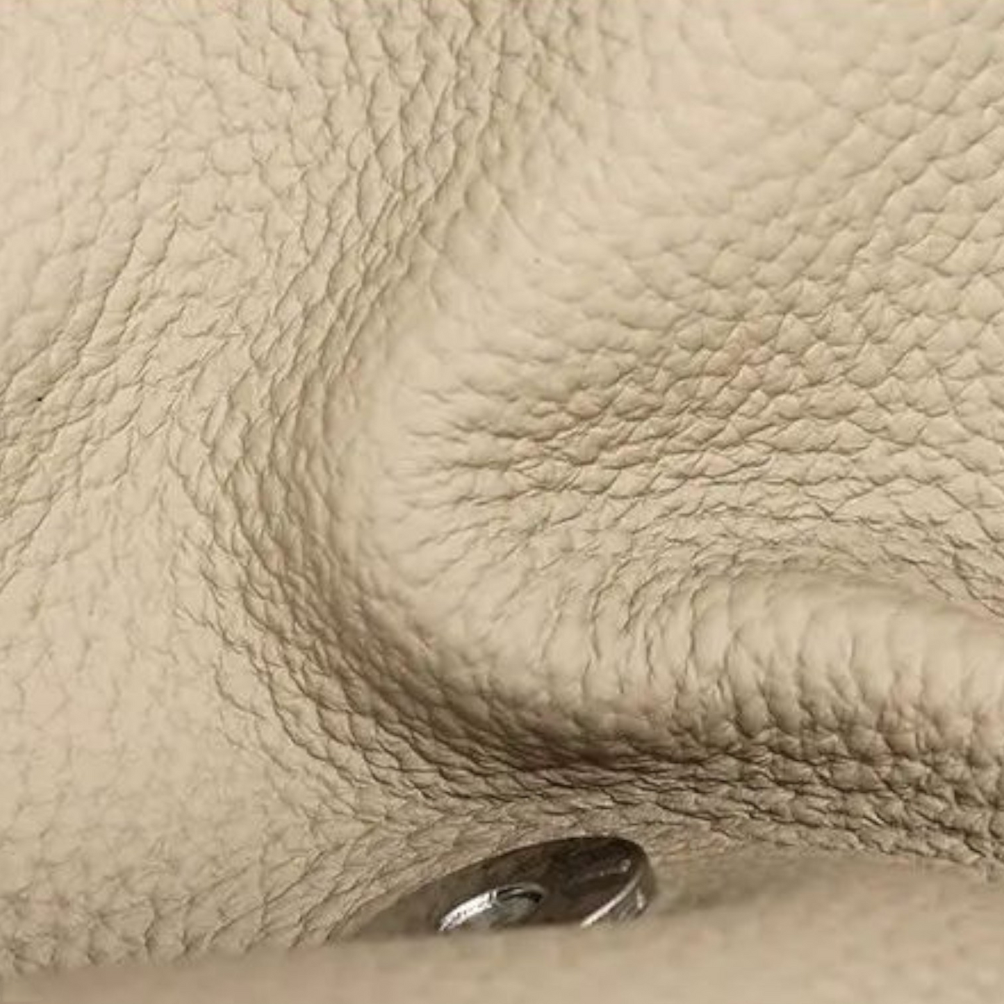 Geanta dama din piele naturala, Lucmark, compartimentare eficienta, design elegant, versatila, curele reglabile si detasabile, dimensiuni 25.5 x 11 x 17 cm, culoare – cafea cu lapte