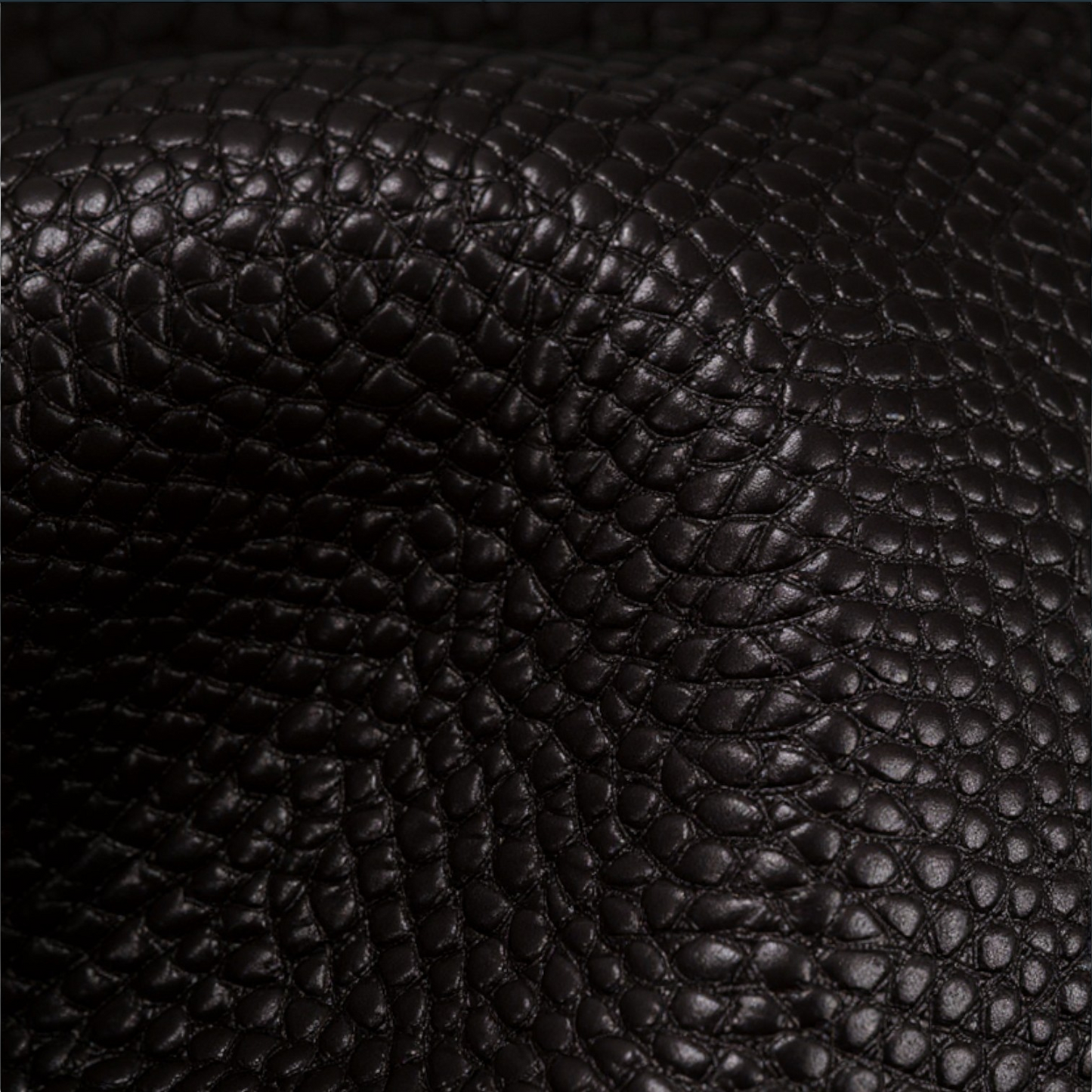 Geanta dama din piele naturala, Lucmark, practica, versatila, design modern, dimensiuni 20 x 7.5 x 14 cm, negru