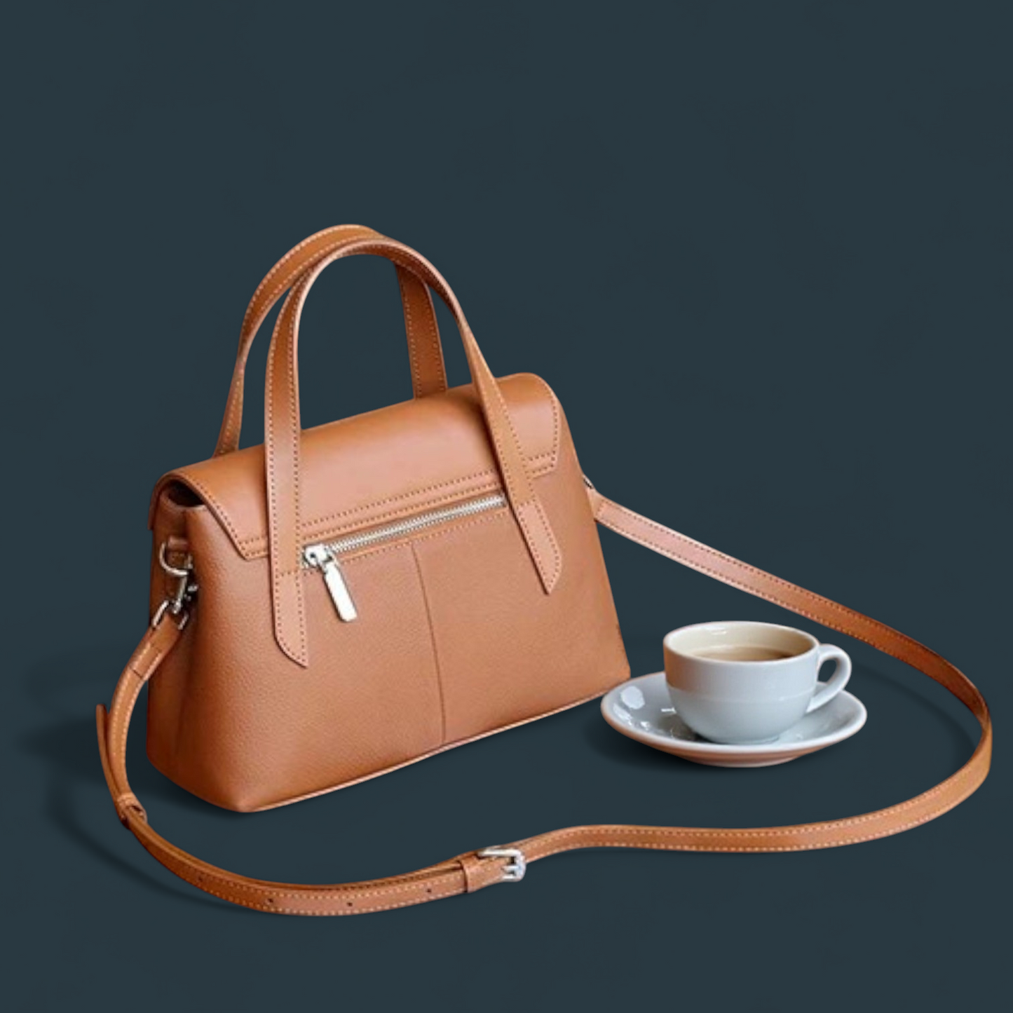 Geanta dama din piele naturala, Lucmark, compartimentare eficienta, design elegant, versatila, curele reglabile si detasabile, dimensiuni 25.5 x 11 x 17 cm, culoare – Maro