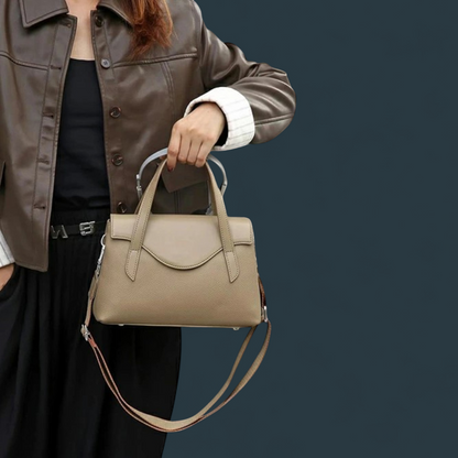 Geanta dama din piele naturala, Lucmark, compartimentare eficienta, design elegant, versatila, curele reglabile si detasabile, dimensiuni 25.5 x 11 x 17 cm, culoare – cafea cu lapte